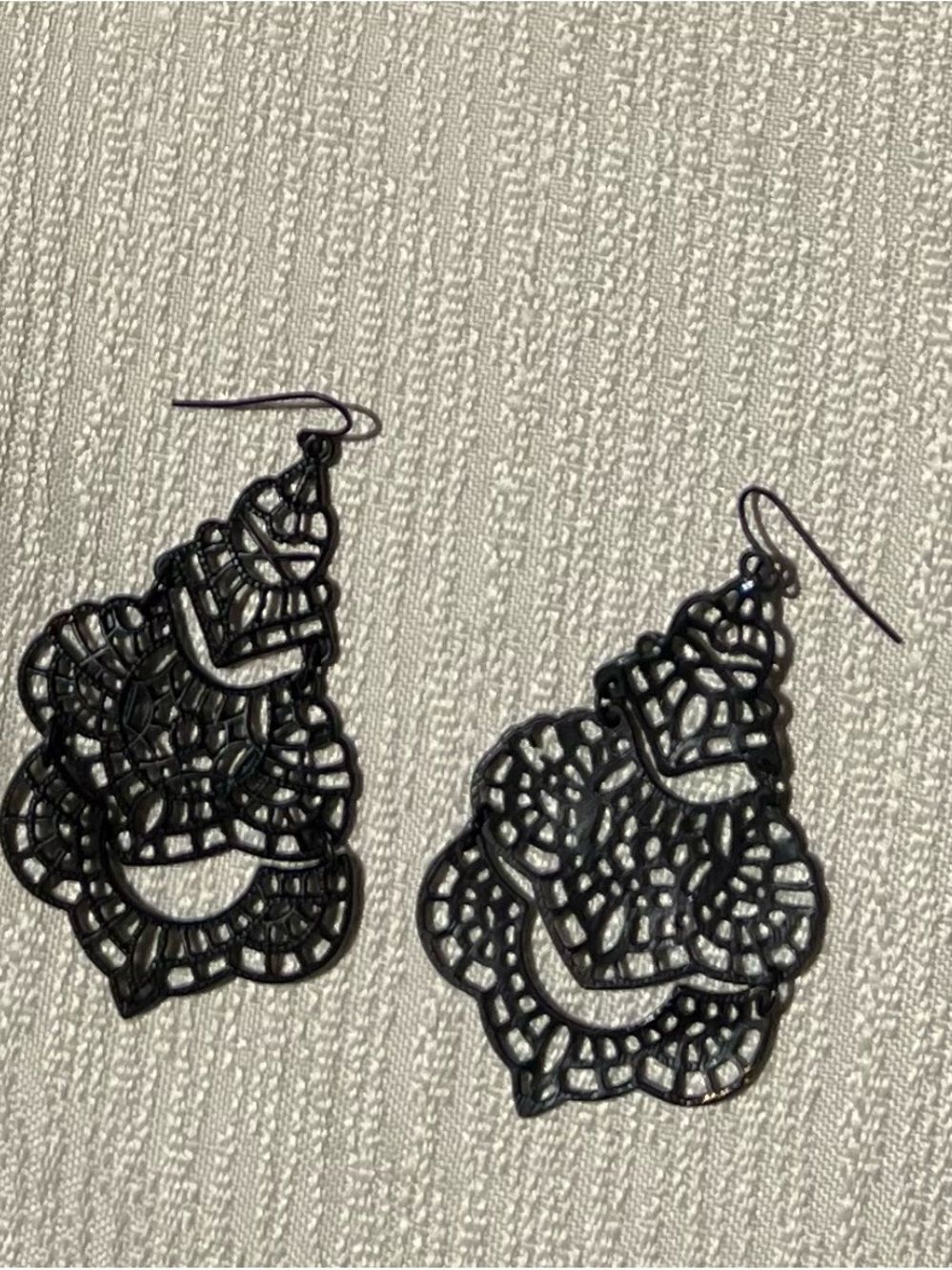 Lace-Style Black Filigree Drop Earrings for Women